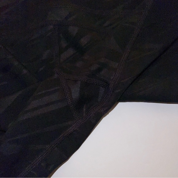 Small Gapfit GFast High Rise Compression Capri Black Liquid Shine VGUC - Picture 3 of 9